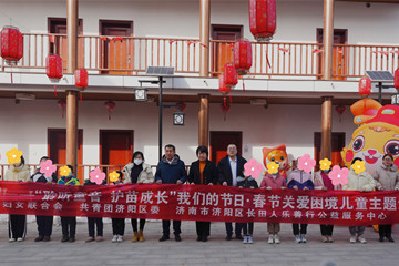 區(qū)婦聯(lián)、團區(qū)委、長田人樂善行公益服務(wù)中心聯(lián)合開展“把愛帶回家——‘聆聽童音 護苗成長’春節(jié)關(guān)愛困境兒童”主題活動